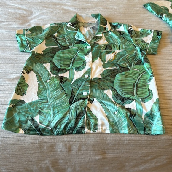 Hawaiian pattern, shorts, and shirt pajama set - Picture 2 of 11